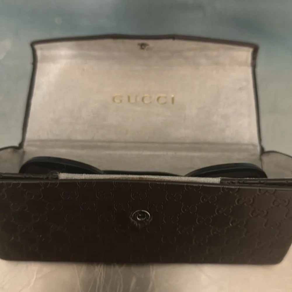 Used - Picture 2 of 8